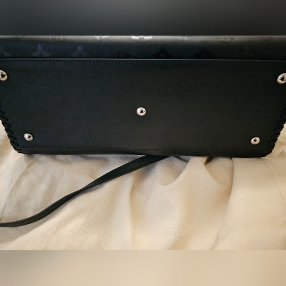 Authentic Louis Vuitton Monogram tote Bag - Picture 5 of 6